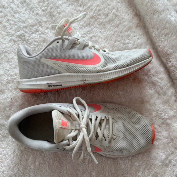 Nike Running Shoes Womens Downshifter 9 Gray Pink Lace Up Low Top SIZE 8 - Picture 1 of 8